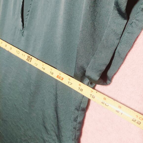 Express Top Shimmer Emerald Green Sz. Medium Strappy/Criss-Cross Front - Picture 6 of 6